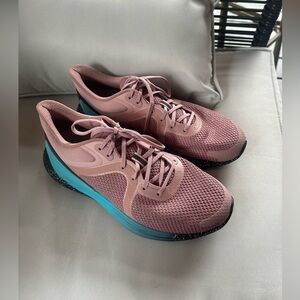 LULULEMON SNEAKERS NWOT